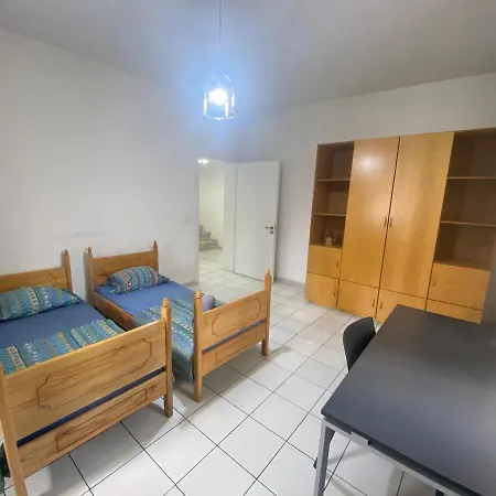 - Vatra E Lagjes By Paymán Club Habitación en casa particular