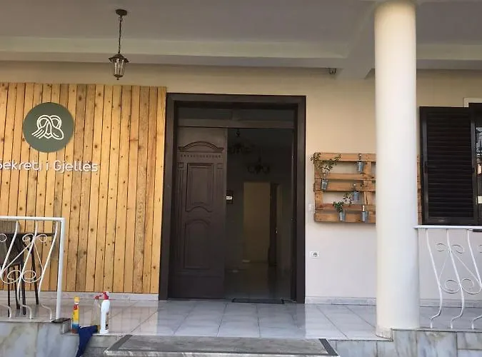 - Vatra E Lagjes By Paymán Club Habitación en casa particular Tirana