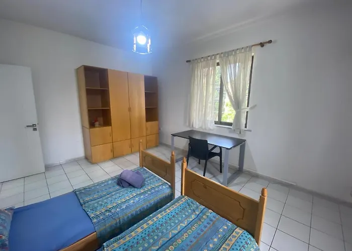 - Vatra E Lagjes By Paymán Club Habitación en casa particular Tirana